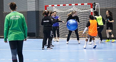 Bursa Büyükşehirli hentbolcular ligde ve Avrupa'da fırtına gibi