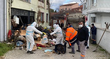 Bursa Görükle'de iki katlı çöp ev temizlendi