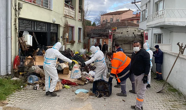 Bursa Görükle'de iki katlı çöp ev temizlendi