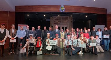 Bursa İnegöl'de genç meddahlar sahne aldı