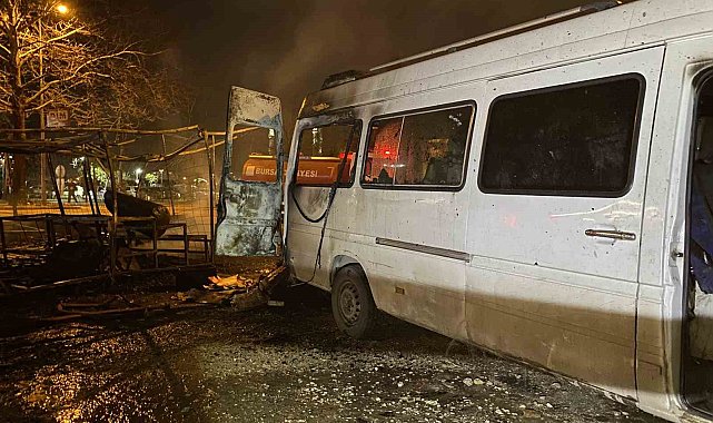 Bursa korkutan yangın: Baraka ve minibüs alev topuna döndü