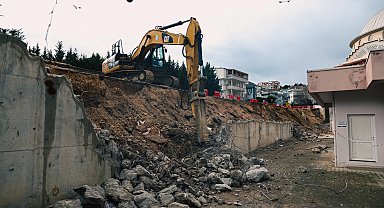 Bursa Nilüfer'de çöken istinat duvarı yenileniyor