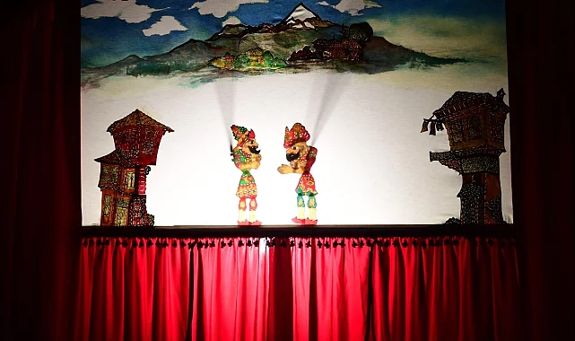 Bursa Osmangazi'de Karagöz perdesi çocuklar için açıldı