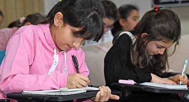 Bursa Osmangazi'de Küçük Yazarlar Atölyesi yeniden başladı