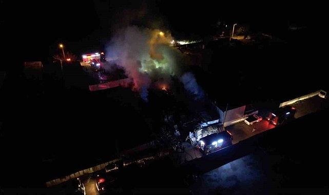 Bursa'da ahşap palet fabrikasındaki yangın kontrol altına alındı