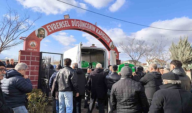 Bursa'da feci kazada hayatını kaybeden 2 genç kız son yolculuğuna uğurlandı