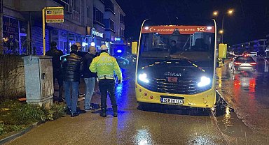 Bursa'da halk minibüsü anne ve kızına çarptı: 2 yaralı