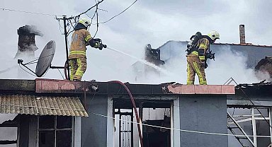 Bursa'da müstakil evde yangın: Dumandan etkilenen yaşlı adam hastaneye kaldırıldı