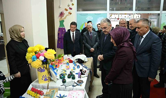 Bursa'da öğrencilerin karne heyecanı
