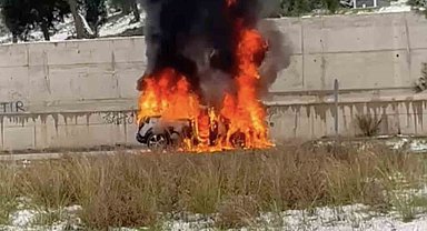 Bursa'da otomobil alev topuna döndü