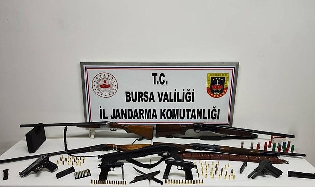 Bursa'da ruhsatsız silah operasyonu... Çok sayıda silah ve mühimmat ele geçirildi
