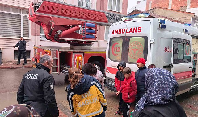 Bursa'da yangında can pazarı...Çocuklar tahliye edildi, kediler kurtarıldı