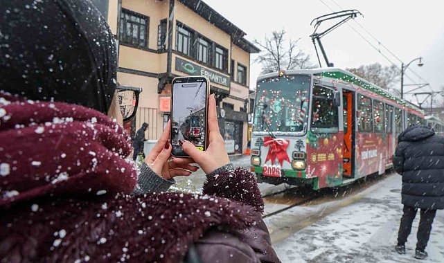 Bursa'da yeni yıl coşkusu nostaljik tramvayla yaşanıyor