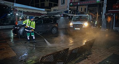 Bursa'da tarihi çarşı ve hanlarda gece mesaisi