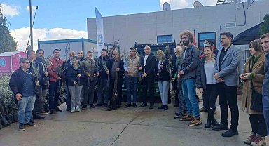 Büyükşehir harekete geçti, Datça'da fidanlar üreticilerle buluştu