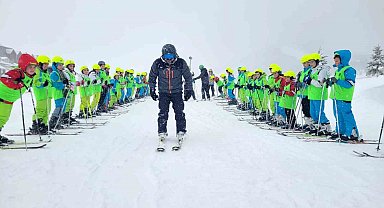 Büyükşehir'le öğrencilerin kayak keyfi