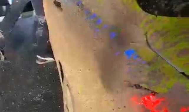 Çamura sapladıkları taksi sürücüsünü darp edip kaçtılar