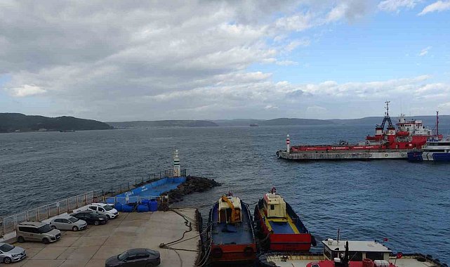 Çanakkale Boğazı fırtına nedeniyle trafiğe kapandı