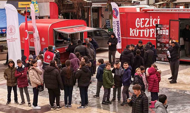 Çanakkale Savaşları Mobil Müzesi Sındırgı'da yoğun ilgi gördü