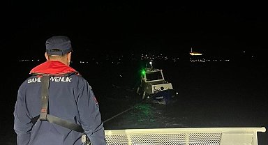 Çanakkale'de sürüklenen teknedeki 3 kişi kurtarıldı