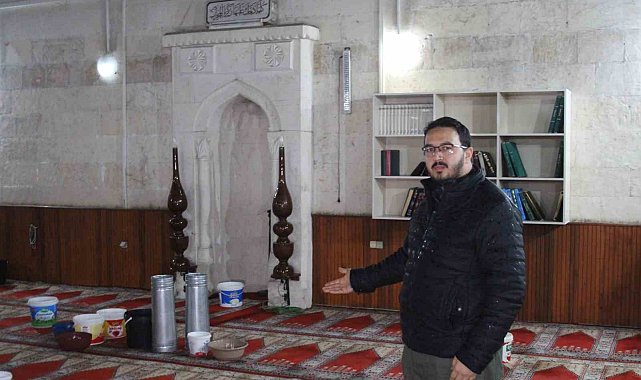 Çatısı akan 201 yıllık camide kovalı önlem