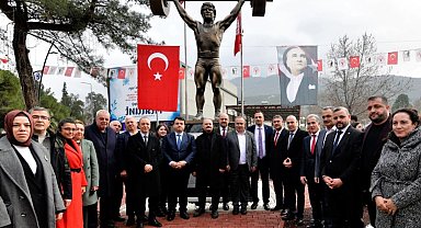 Cep Herkülü'nün heykeli dikildi