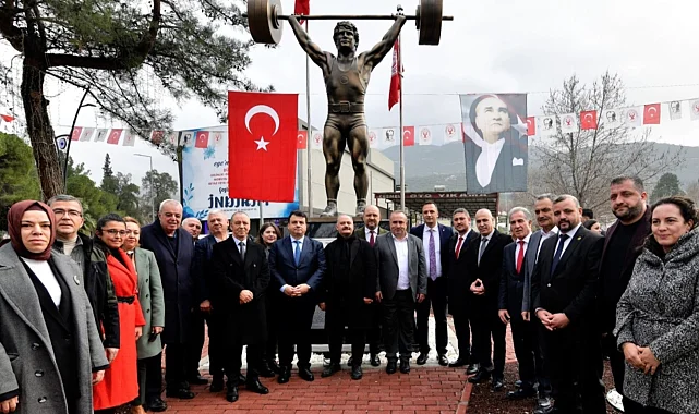 Cep Herkülü'nün heykeli dikildi