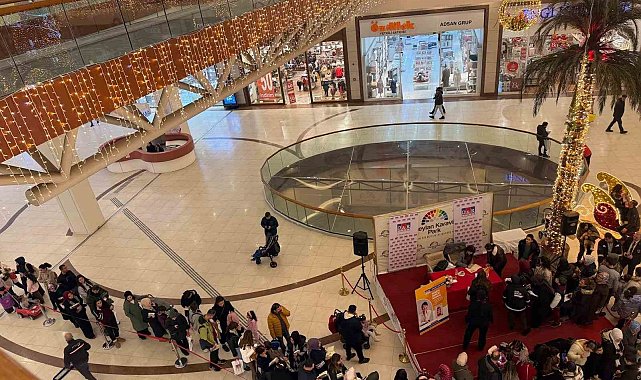 Ceylan Karavil Park AVM'de imza günü