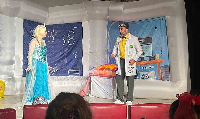 Çocuklar tiyatro ile hem eğlendiler hem öğrendiler