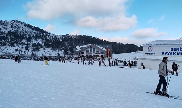 Denizli Kayak Merkezi yeni sezonda ziyaretçi akınına uğradı
