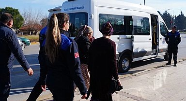 Denizli'de zabıta ekipleri dilenci denetimlerini artırdı