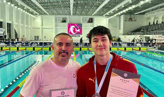 Denizlili sporcu yüzmede üç Türkiye rekoru kırdı