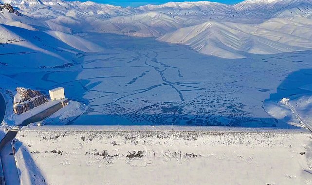 Dilimli Barajı buzla kaplandı