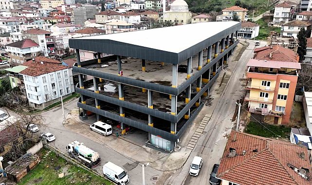 Dilovası'ndaki katlı otopark belediye hizmet binasına dönüştürülüyor