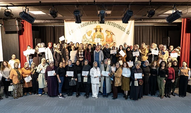 Diyarbakır'da Tıbbi Aromatik Bitki Atölyesi kursiyerlerine sertifika