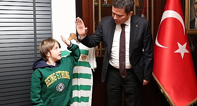 DMD hastası Yağız Efe'ye Başkan Aydın'dan destek