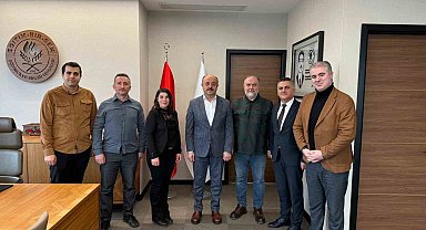 Doktoralı öğretmenler, akademik çalışmalarındaki problemler için Eğitim-Bir-Sen'i ziyaret etti