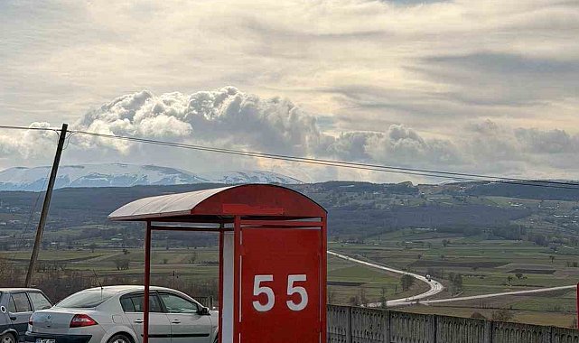 Duraklara kırmızı-beyaz dokunuş