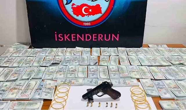 Durdurulan araçta sahte 1 milyon Amerikan doları ele geçirildi