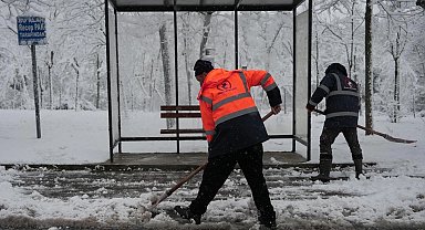 Düzce Belediyesi'nin kar timleri sahada