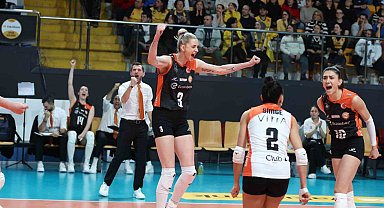 Eczacıbaşı Dynavit, derbide V. Bank'ı 3-1'le geçti