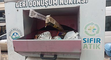 Edirne Keşan'da tekstil kumbarası çöp kutusuna döndü