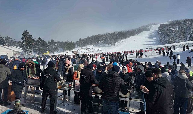 Ege'nin zirvesinde şölen: Gediz Murat Dağı'nda on binler buluştu
