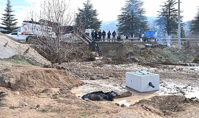 Eğirdir'den gelen içme suyu borusundaki patlak ekiplerce giderildi