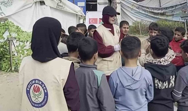 Eğitim-Bir-Sen, kurduğu "Akif İnan Eğitim Çadırı" ile Gazze'ye desteğini destek oluyor
