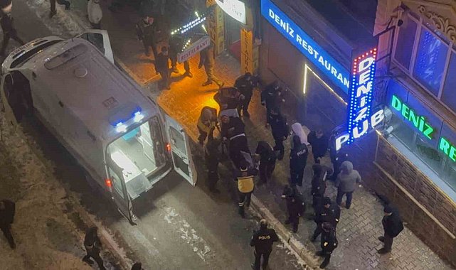 Elazığ'da eğlence mekanında bıçaklı ve sopalı kavga: 4 yaralı