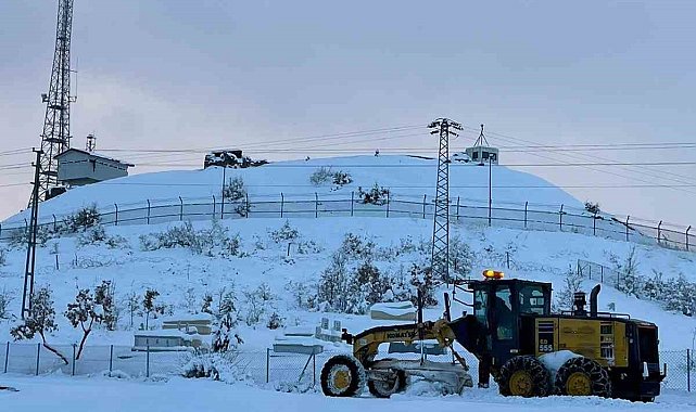 Elazığ'da kapalı 19 köy yolunda çalışmalar sürüyor