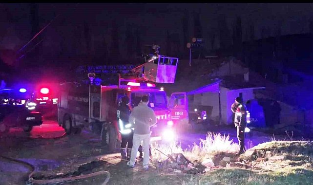 Emet'te ahşap evde çıkan yangın büyümeden söndürüldü