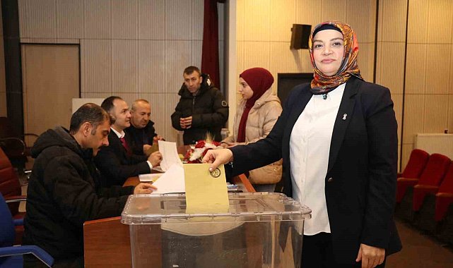 Erzurum'da kadın oda başkanı güven tazeledi
