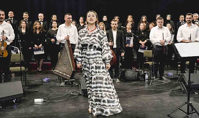 Erzurum'da renkler köprüsü: Baba ve kız aynı sahnede